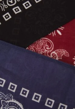 Pier One Unisex - Halsdoek - Black/Blue/Red 5 Pier One Unisex - Halsdoek - Black/Blue/Red -Pier One 0763f35dd2c146798be05cd7a75fd0e6
