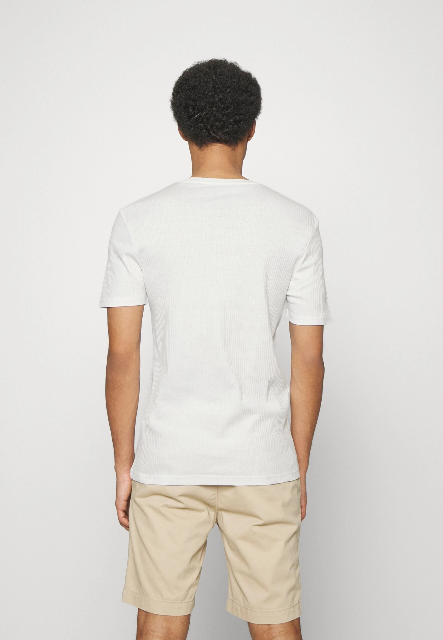 Pier One Slim Fit Ribbed T-Shirt 2 Pack - T-Shirt Basic - White/Black 3 Pier One Slim Fit Ribbed T-Shirt 2 Pack - T-Shirt Basic - White/Black - Afbeelding 3