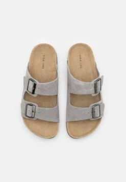 Pier One Leather Unisex - Pantoffels - Grey 9 Pier One Leather Unisex - Pantoffels - Grey -Pier One 6e172422b00e484a8ac21c5f565af9d6