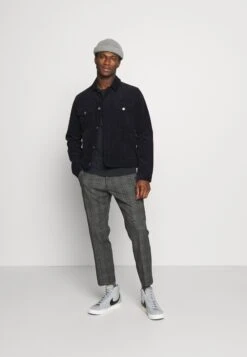 Pier One -Pier One 8ccd4f9293e44cabbd104beff621dad9