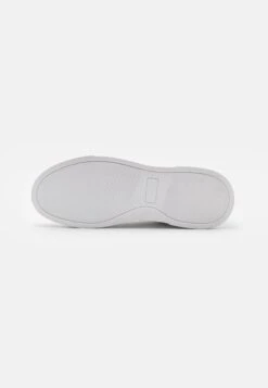 Pier One Unisex - Sneakers Laag - White 10 Pier One Unisex - Sneakers Laag - White -Pier One e2a5a64afecd4f079860774a1a970a80