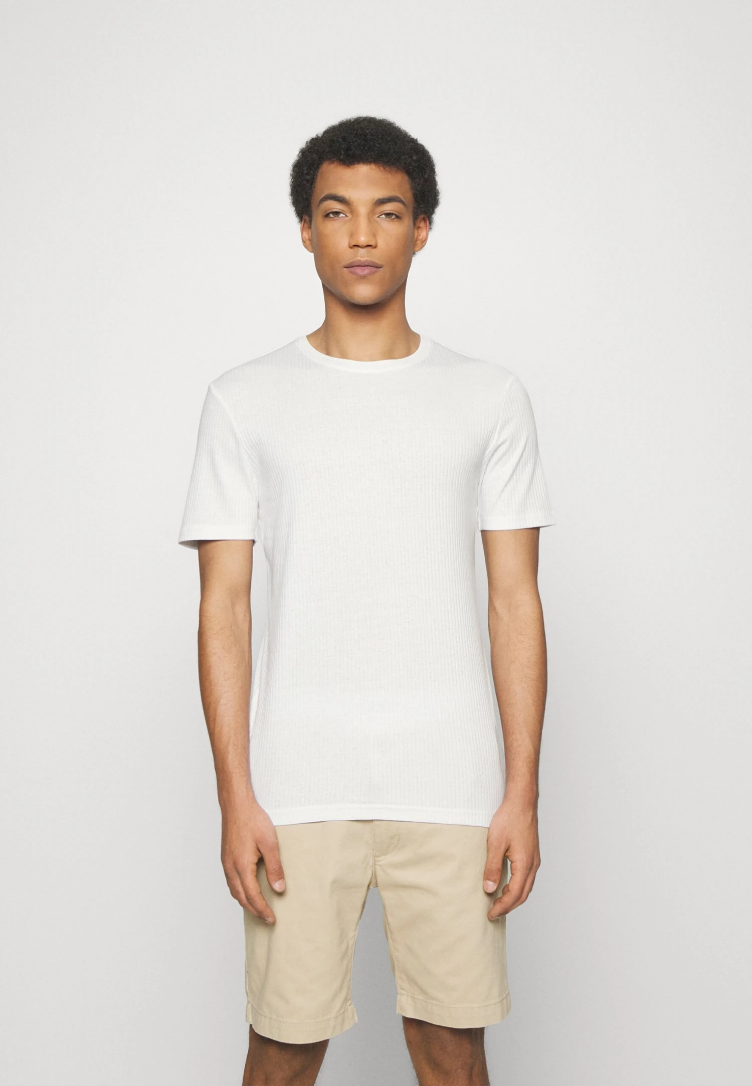 Pier One Slim Fit Ribbed T-Shirt 2 Pack - T-Shirt Basic - White/Black 2 Pier One Slim Fit Ribbed T-Shirt 2 Pack - T-Shirt Basic - White/Black - Afbeelding 2